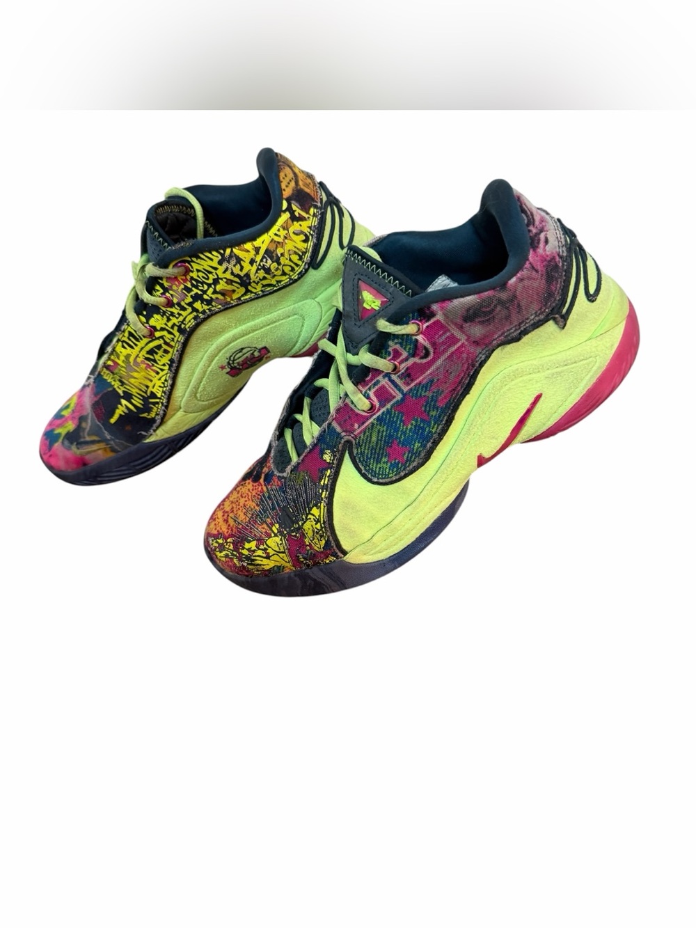 Nike LeBron 22 Bryce’s World Multicolor Graffiti Maximalism Youth Sz 7 Sneakers - Picture 3 of 9